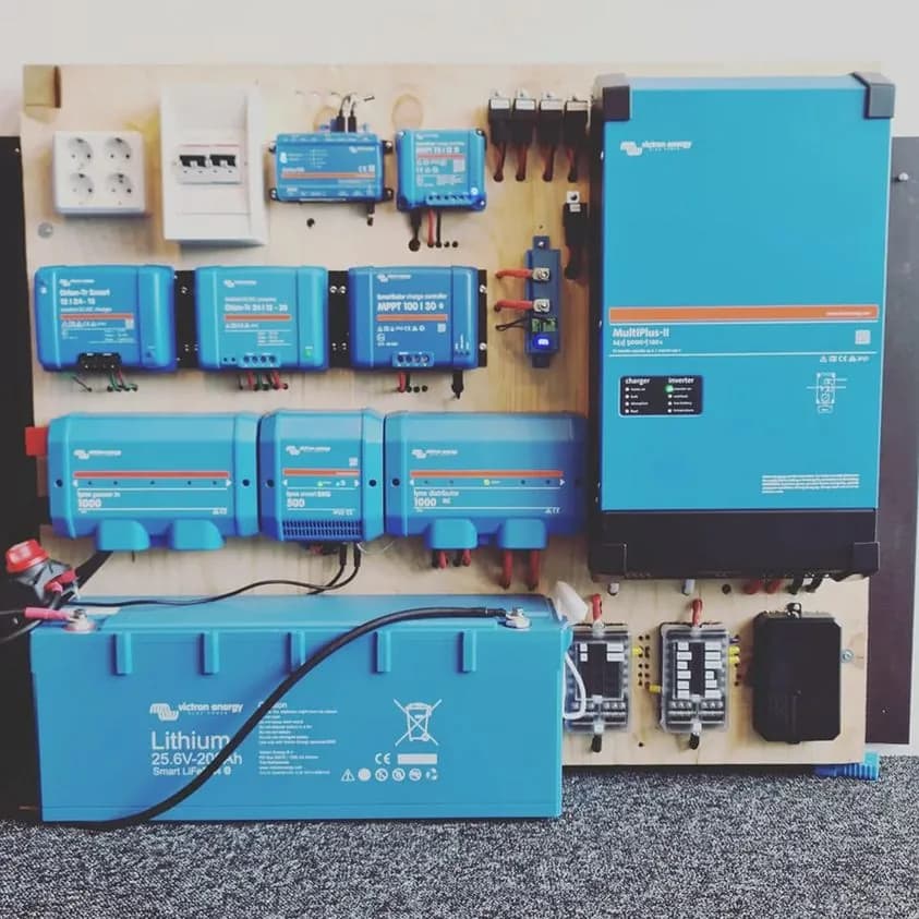 25.6V LifePo4 + LYNX + MultiPlus-II kerfi í húsbíl